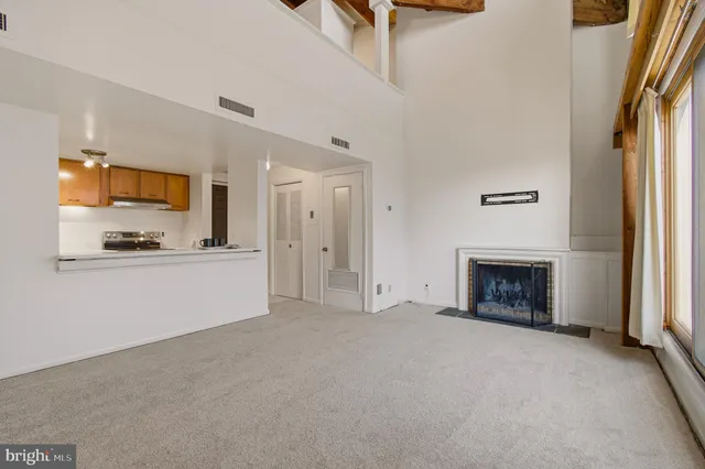 $2,000 | 312 Severn Avenue, Unit W405, Annapolis, MD 21403