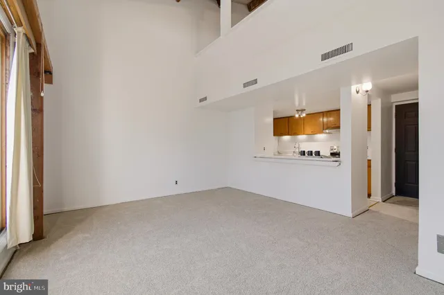 $2,000 | 312 Severn Avenue, Unit W405, Annapolis, MD 21403