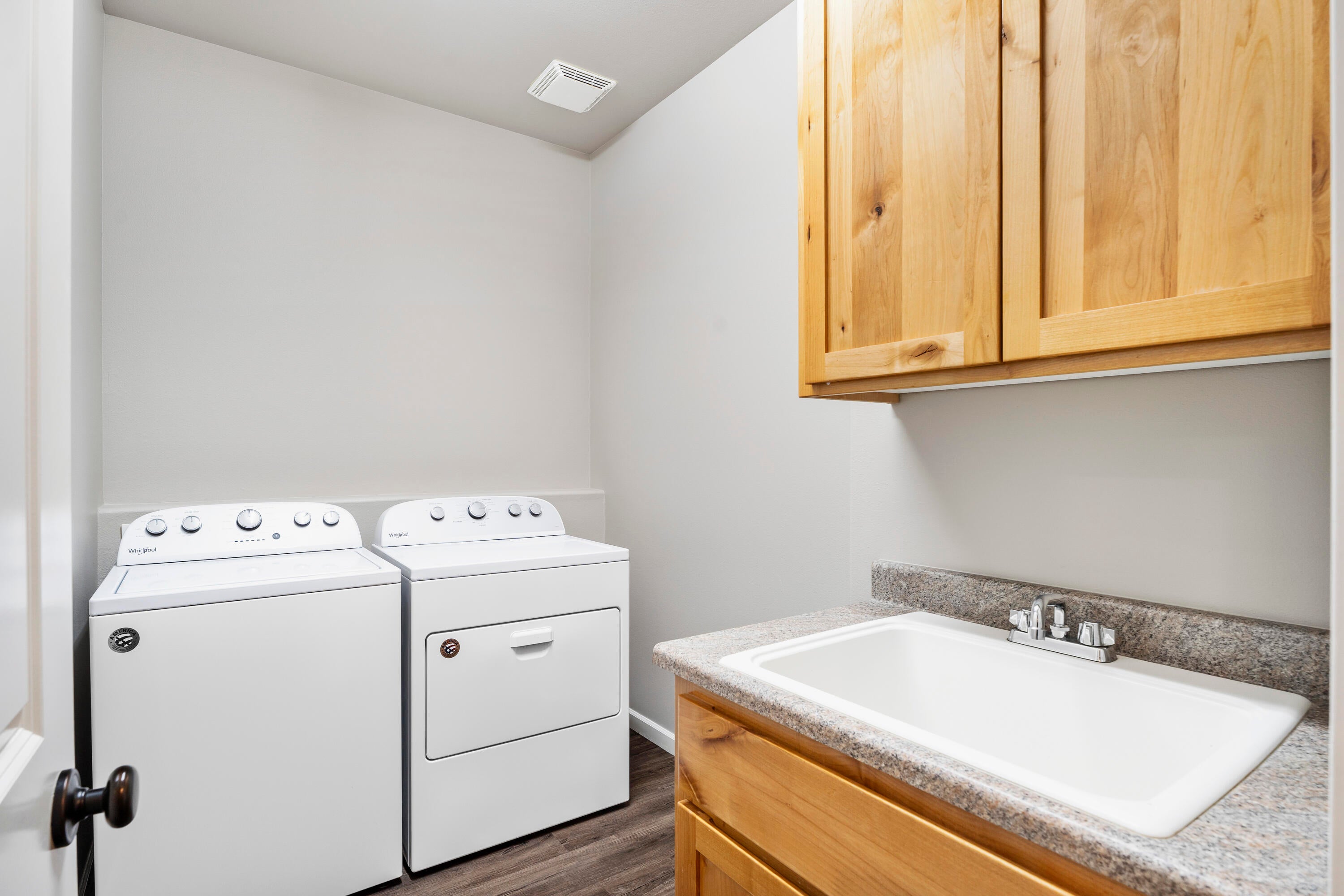 3167 Yellow Ribbon Drive Bend, OR 97701 - Photo 11 of 38 12-Laundry Room