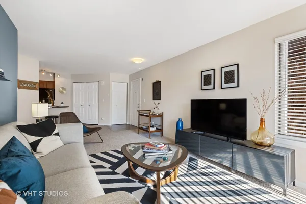 $2,413 | 1621 Westminster Drive, Unit 203, Naperville, IL 60563