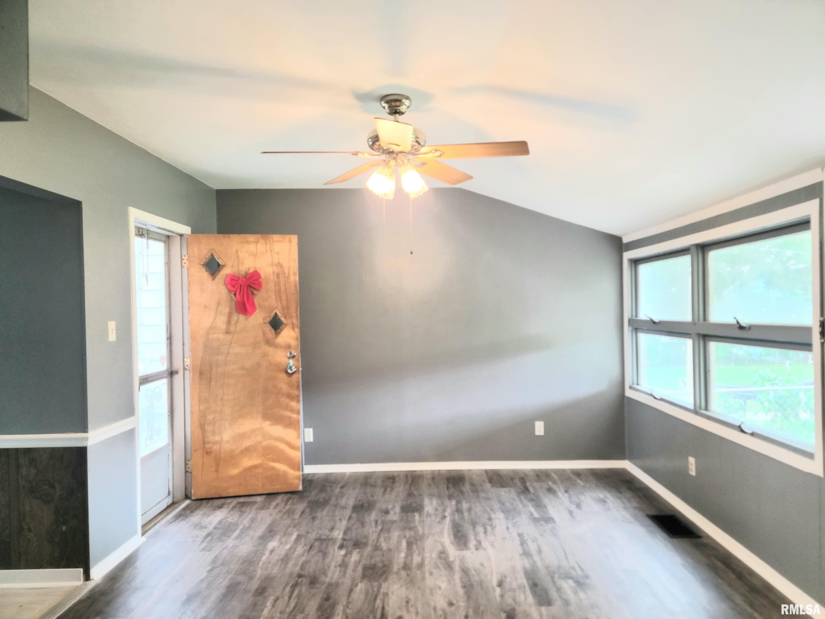 1312 Lind Street Quincy, IL 62301 - Photo 4 of 21