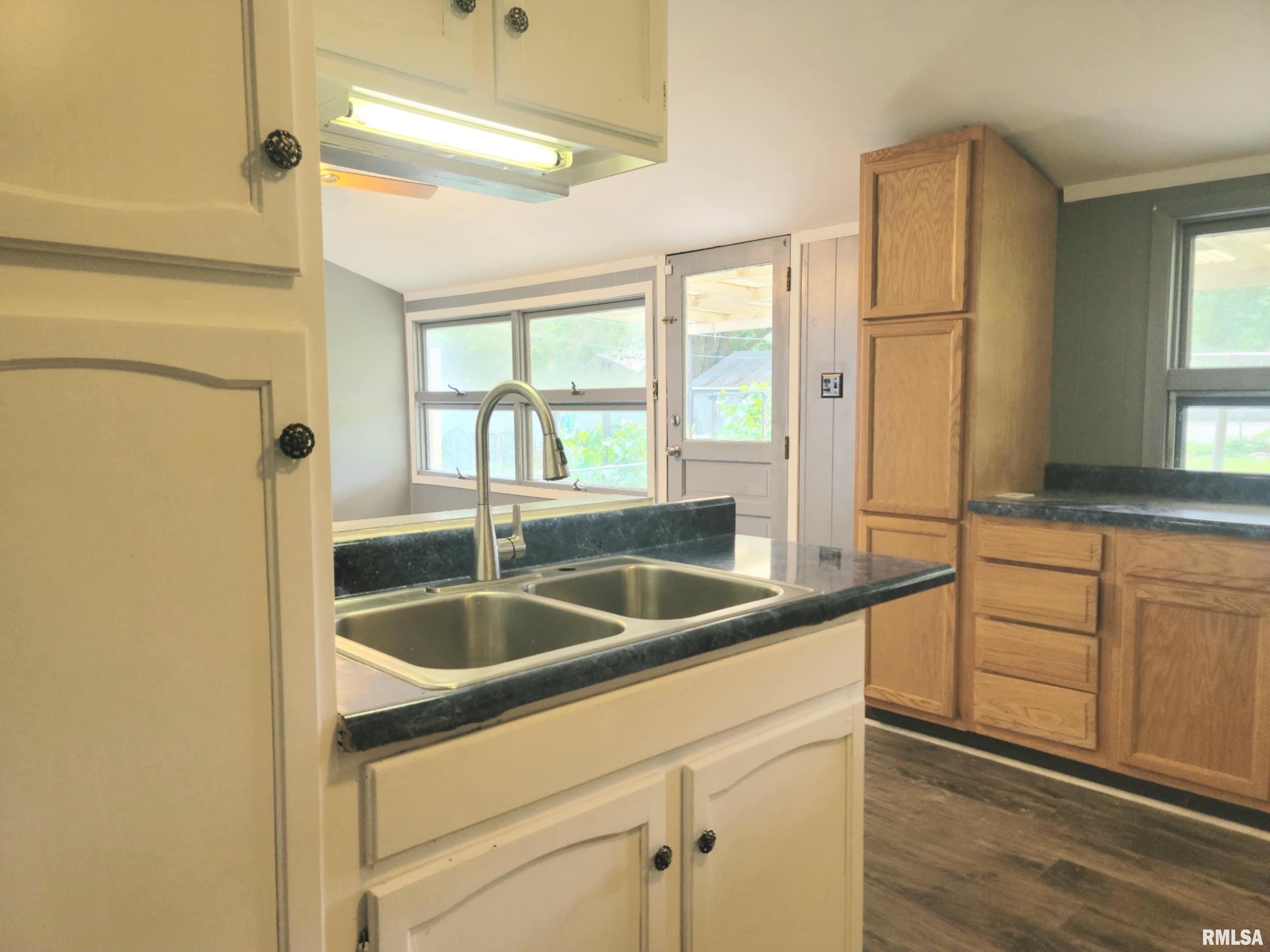 1312 Lind Street Quincy, IL 62301 - Photo 5 of 21