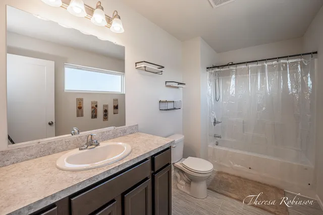 $385,000 | 4240 Butternut Drive, Wayland, MI 49348