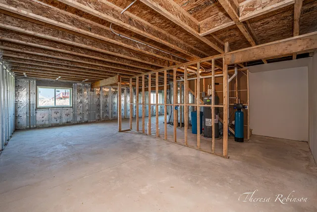 $385,000 | 4240 Butternut Drive, Wayland, MI 49348