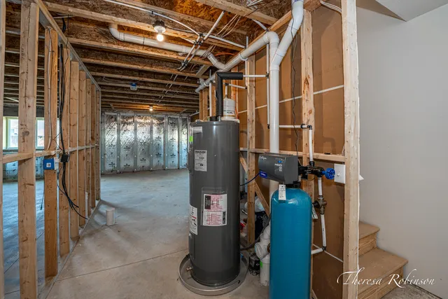 $385,000 | 4240 Butternut Drive, Wayland, MI 49348