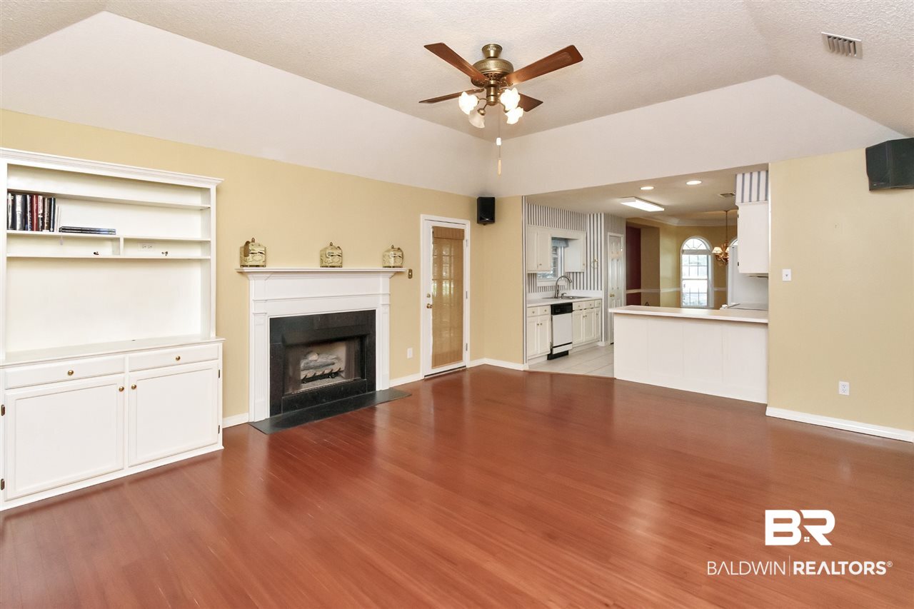 1067 Wesley Avenue Mobile, AL 36609 - Photo 7 of 30 Family Room