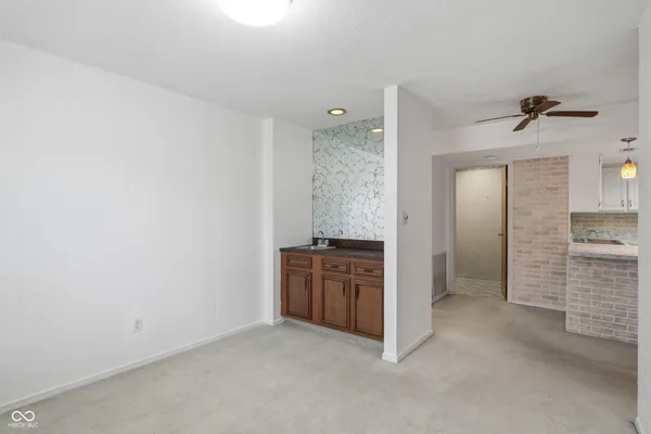 $135,000 | 1602 Queensbridge Square, Unit 7, Indianapolis, IN 46219