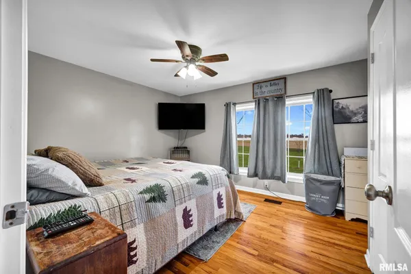 $585,000 | 1122 Sun Road, Washburn, IL 61570