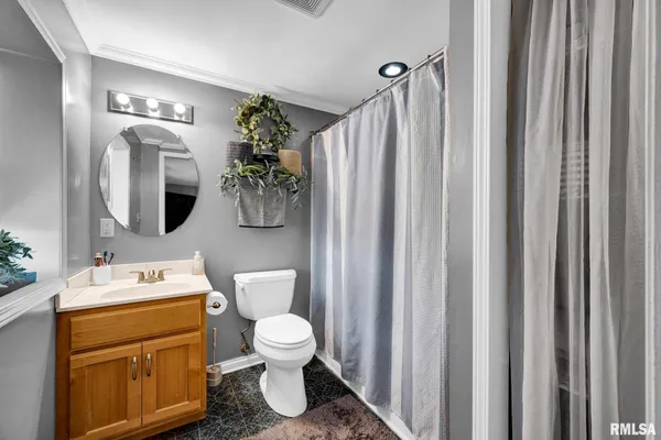 $585,000 | 1122 Sun Road, Washburn, IL 61570