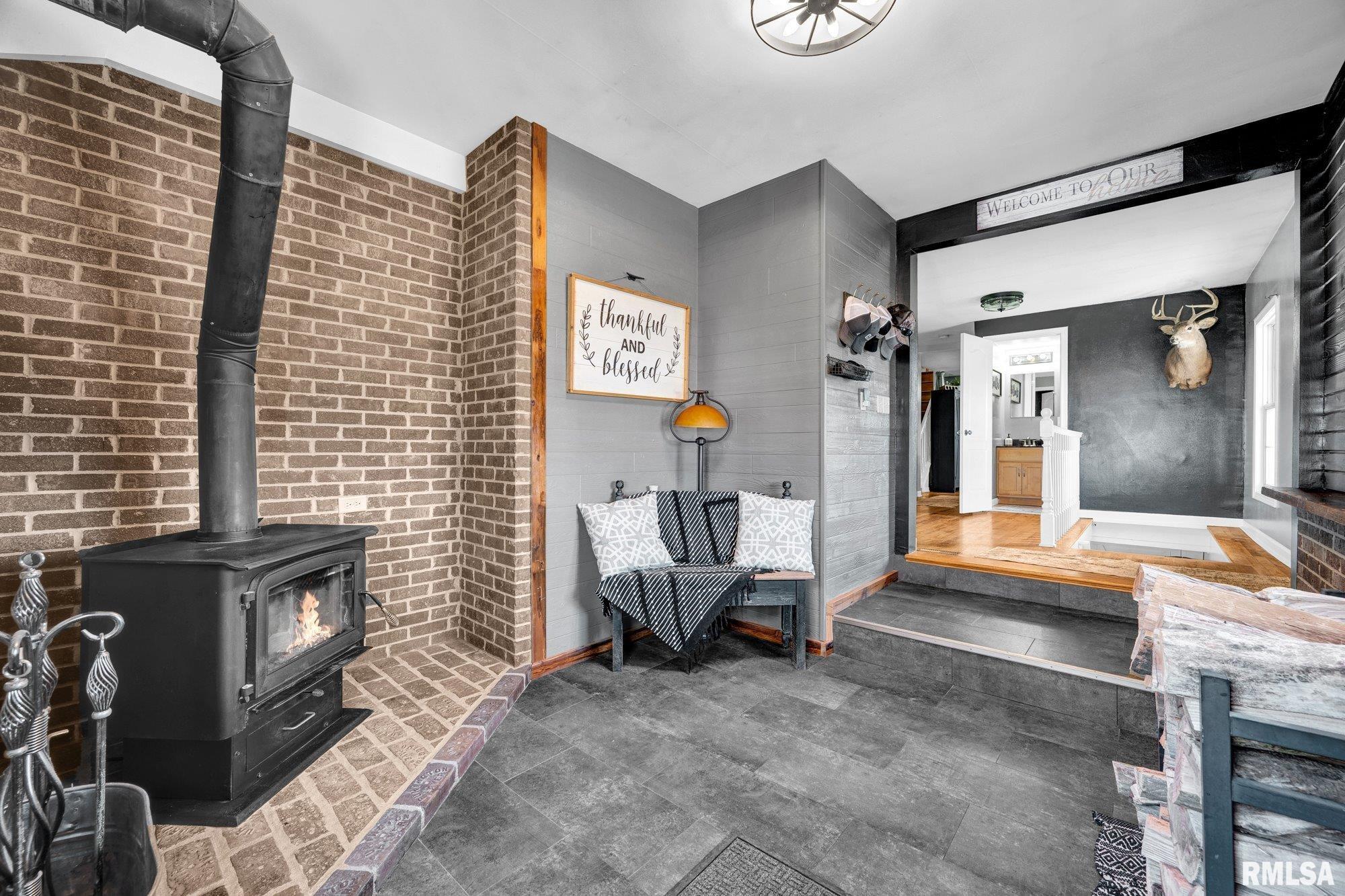 1122 Sun Road Washburn, IL 61570 - Photo 2 of 57