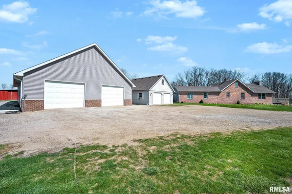 $585,000 | 1122 Sun Road, Washburn, IL 61570