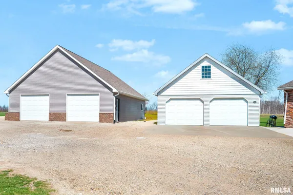 $585,000 | 1122 Sun Road, Washburn, IL 61570