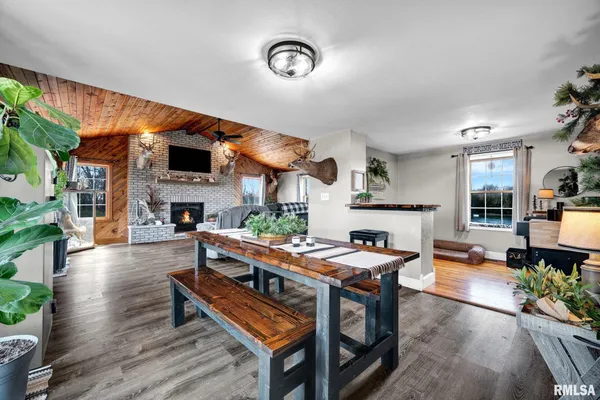 $585,000 | 1122 Sun Road, Washburn, IL 61570