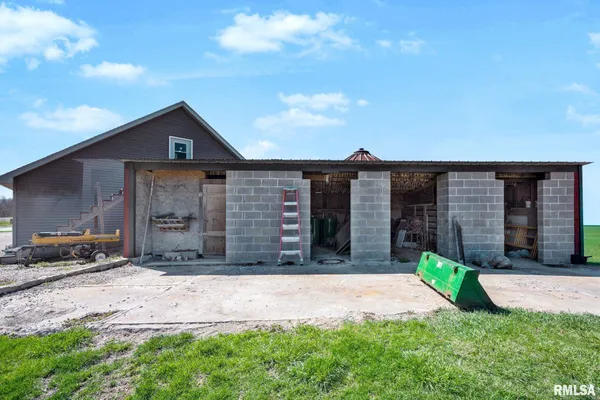 $585,000 | 1122 Sun Road, Washburn, IL 61570