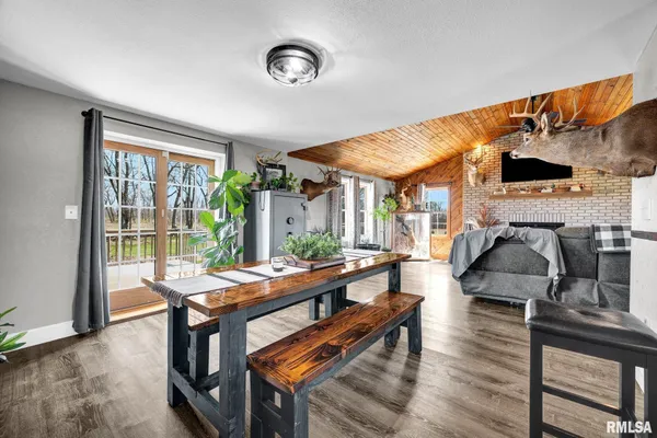 $585,000 | 1122 Sun Road, Washburn, IL 61570