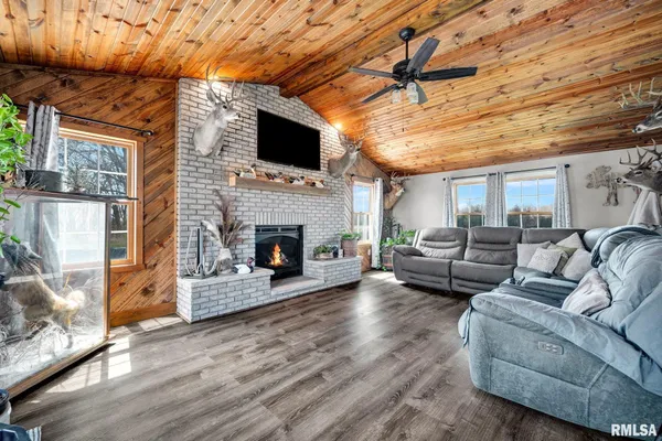 $585,000 | 1122 Sun Road, Washburn, IL 61570