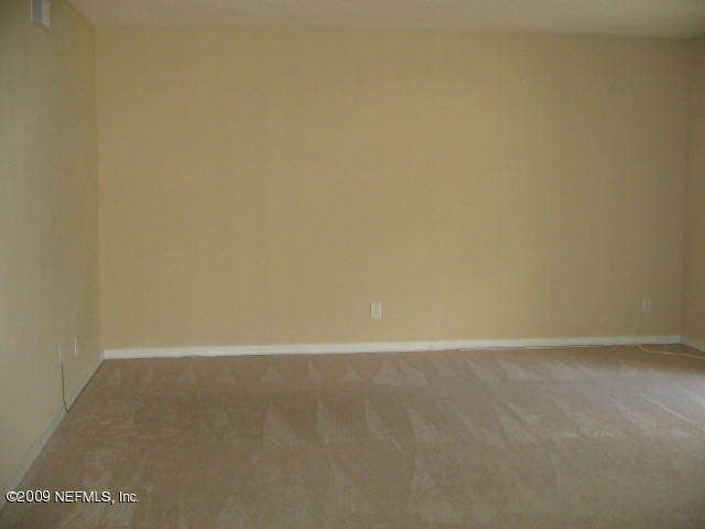 355 Monument Road, Unit 22E2 Jacksonville, FL 32225 - Photo 4 of 12 living room