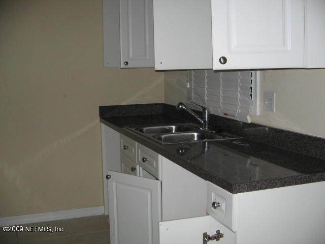 355 Monument Road, Unit 22E2 Jacksonville, FL 32225 - Photo 6 of 12 kitchen