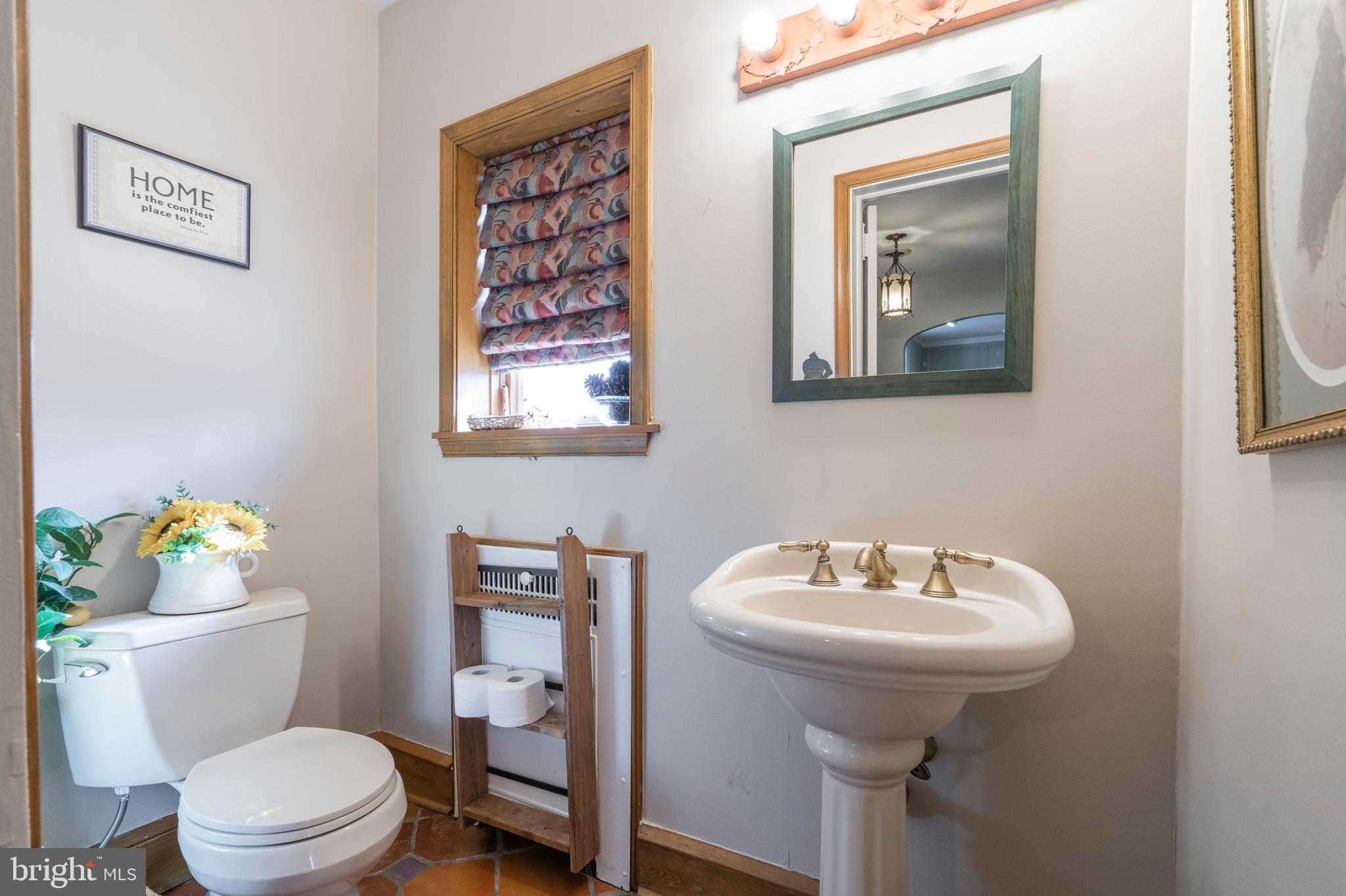 300 Croyden Road Cheltenham, PA 19012 - Photo 4 of 56 1st floor Powder Room