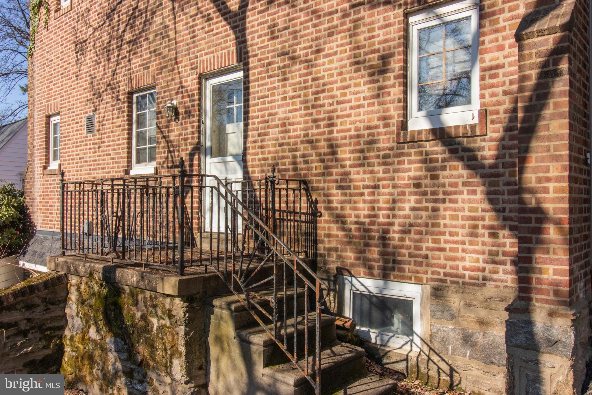 300 Croyden Road Cheltenham, PA 19012 - Photo 44 of 56 Side Door