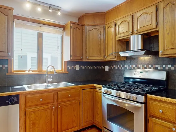 $3,650 | 25 Charlotte Road, Waltham, MA 02453