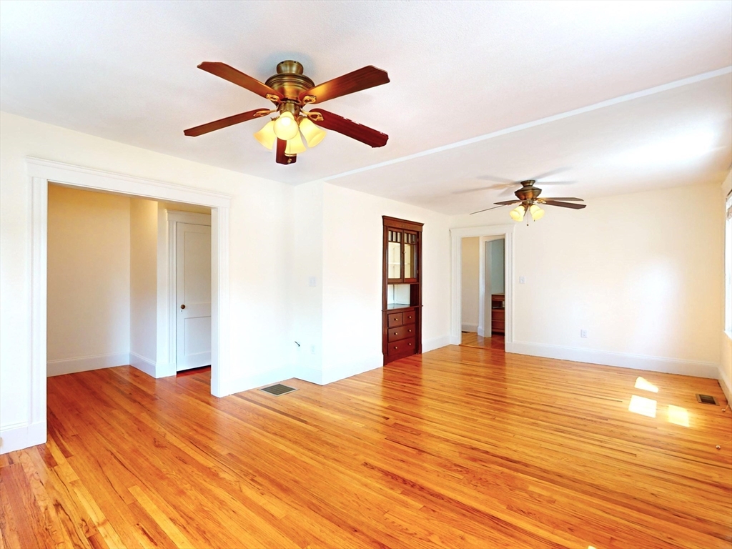 25 Charlotte Road Waltham, MA 02453 - Photo 5 of 32