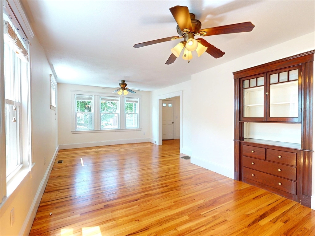 25 Charlotte Road Waltham, MA 02453 - Photo 6 of 32