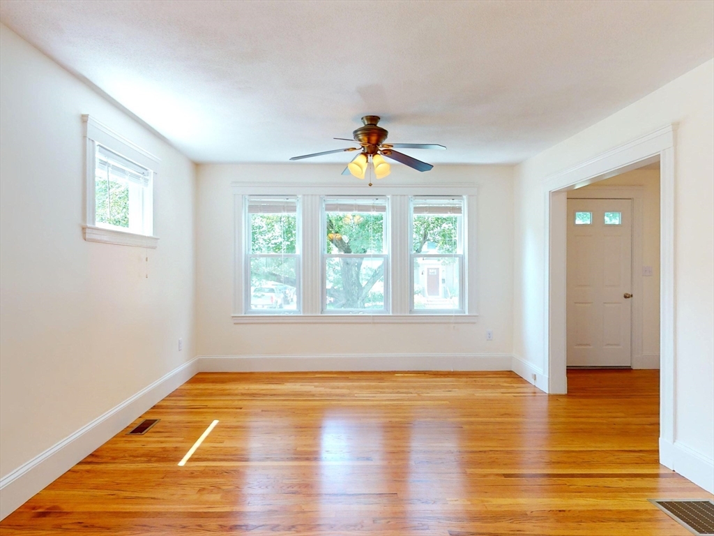 25 Charlotte Road Waltham, MA 02453 - Photo 7 of 32