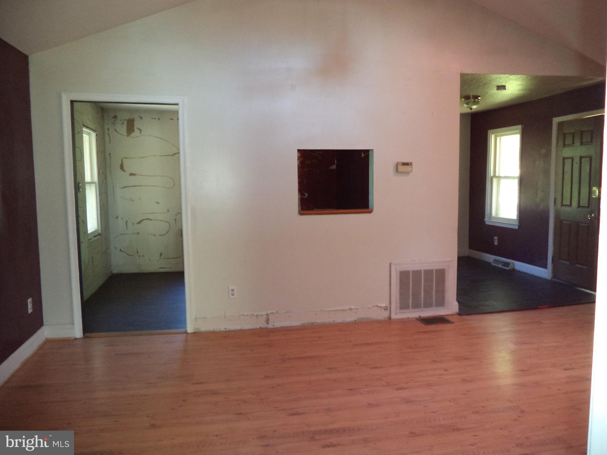 17805 Broadfording Road Hagerstown, MD 21740 - Photo 14 of 19 Living Room