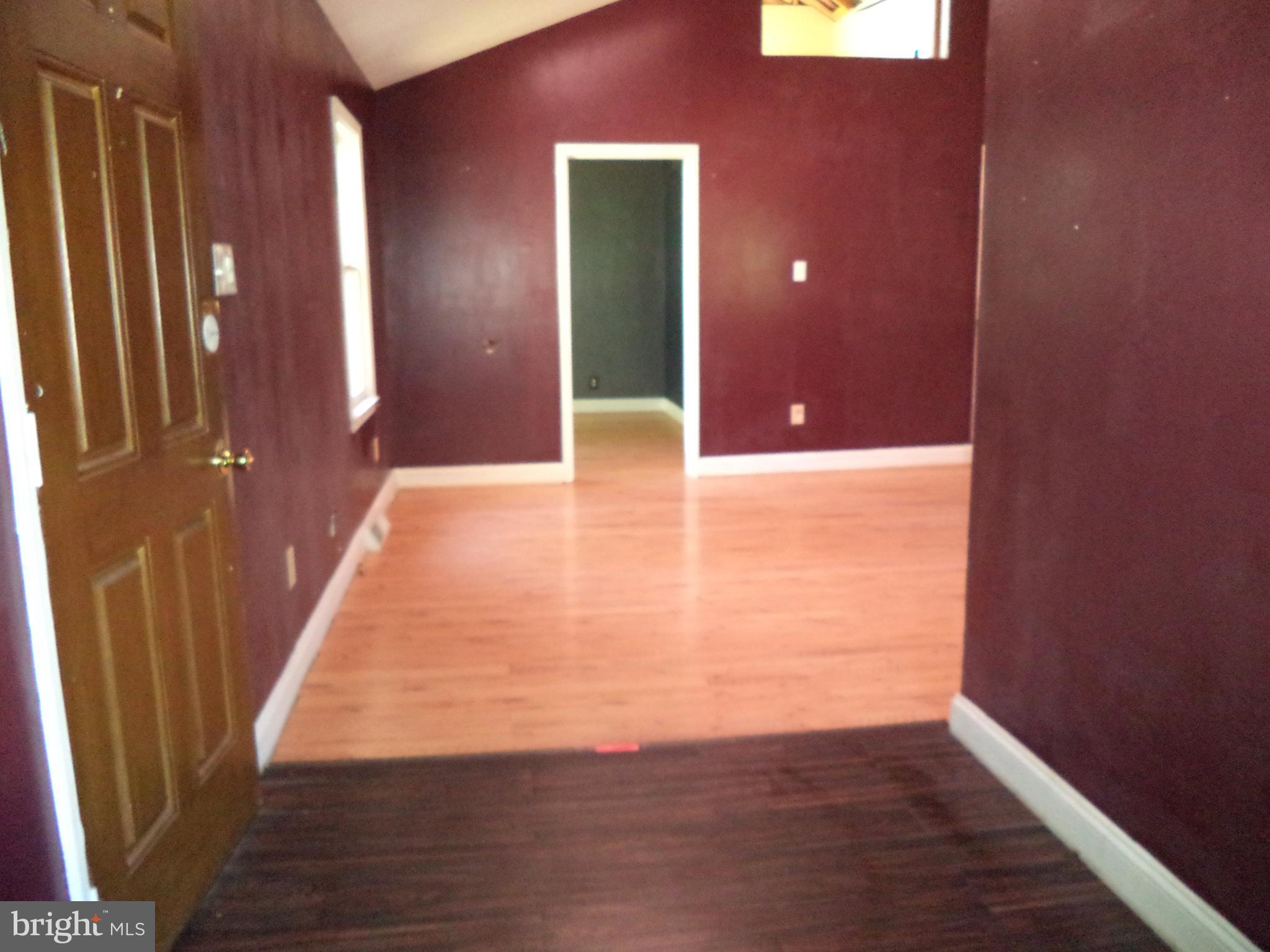 17805 Broadfording Road Hagerstown, MD 21740 - Photo 10 of 19 Living Room