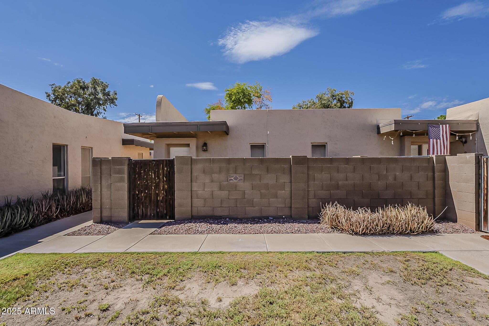 231 North Robson, Unit 7 Mesa, AZ 85201 - Photo 28 of 29 a view of a house with a yard