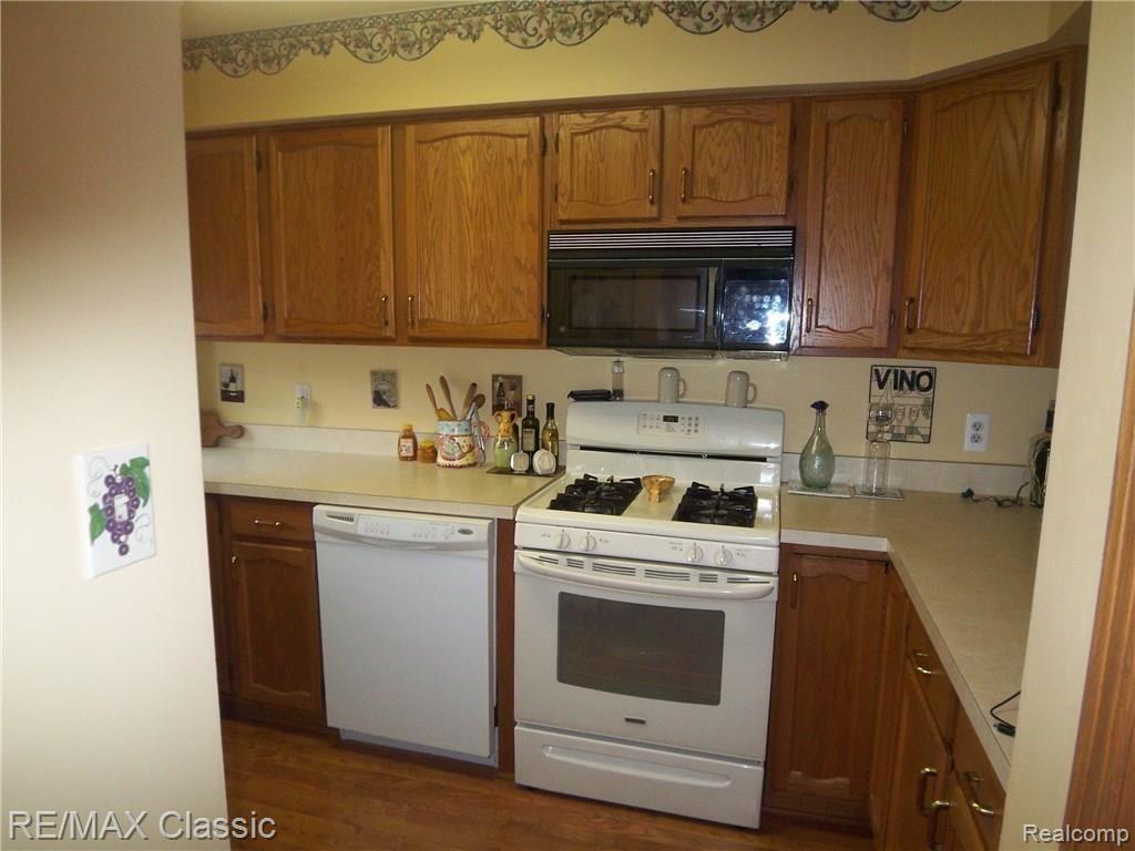 3364 Rivers Edge Drive Wayne, MI 48184 - Photo 14 of 33 100_8032.JPG