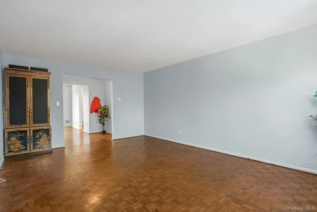 a view of a livingroom with furniture and an entryway
