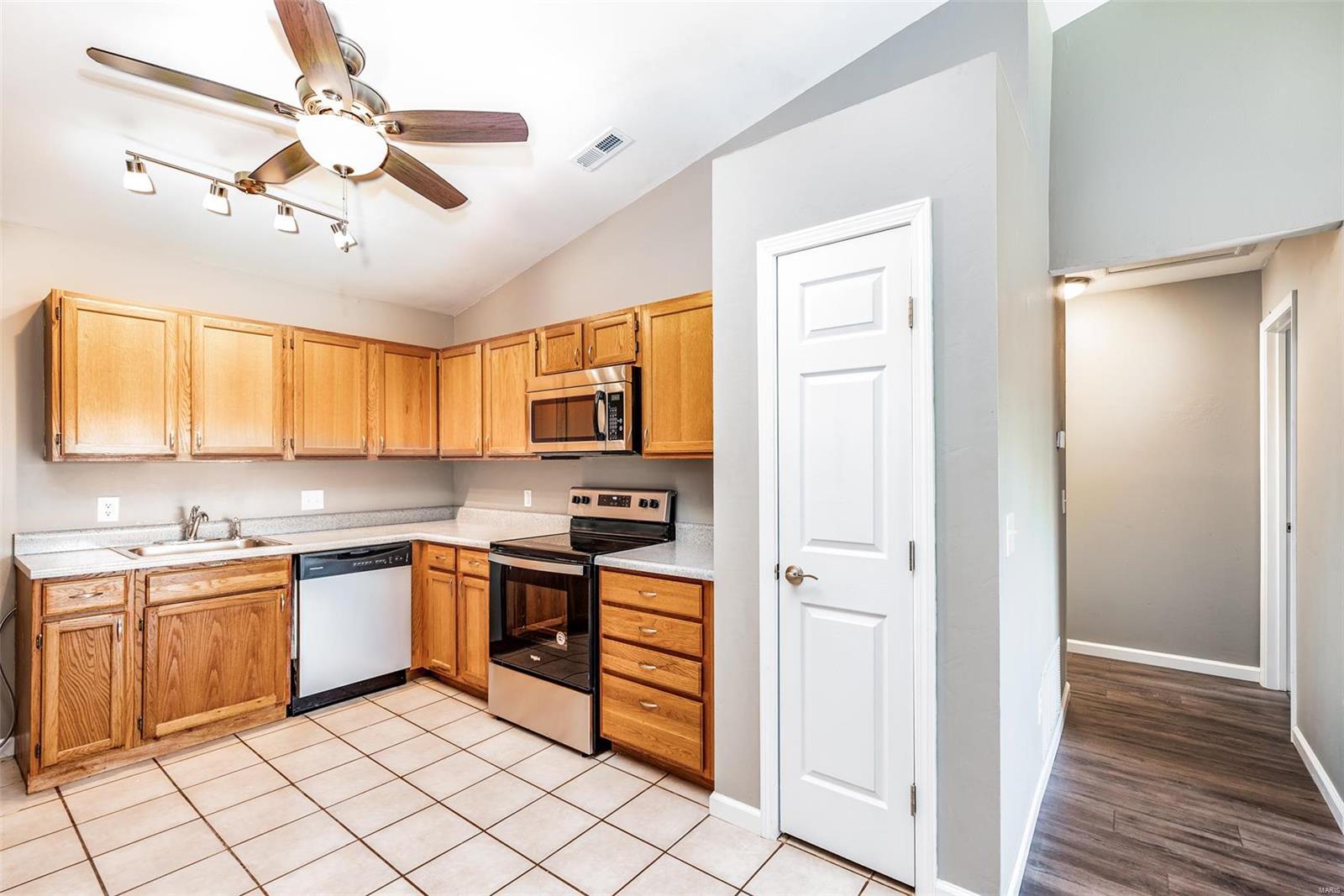 757 Ridgeside Drive, Unit L Ballwin, MO 63021 - Photo 10 of 17