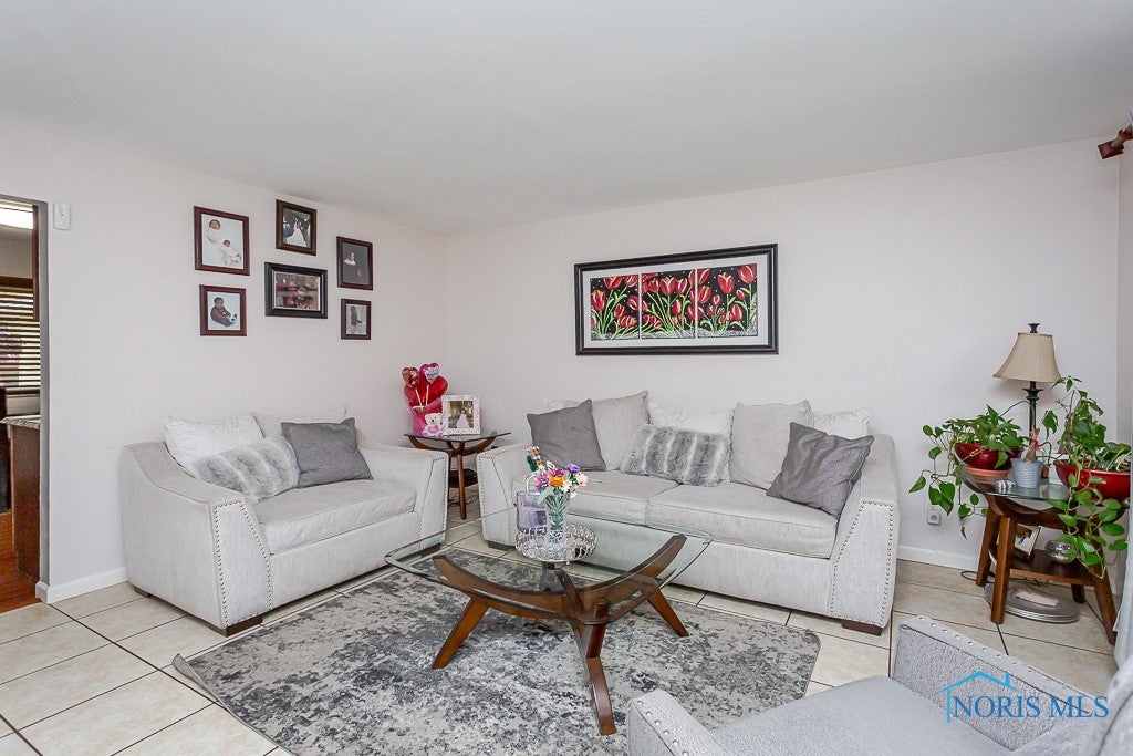 635 Jean Road Toledo, OH 43615 - Photo 2 of 47 Gallery Image 2