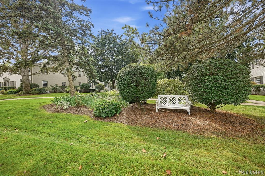 1684 Graefield Road, Unit 60 Birmingham, MI 48009 - Photo 27 of 32 Gallery Image 27
