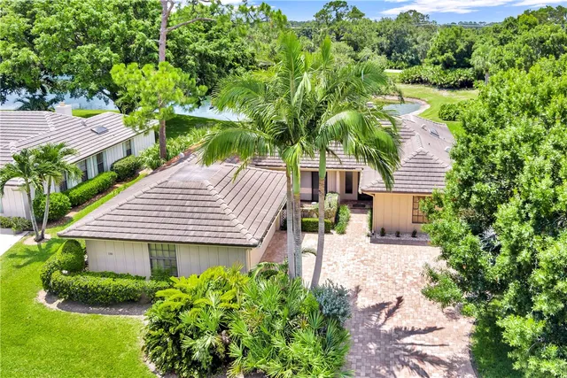 $499,900 | 130 Prestwick Circle, Unit 130, Vero Beach, FL 32967