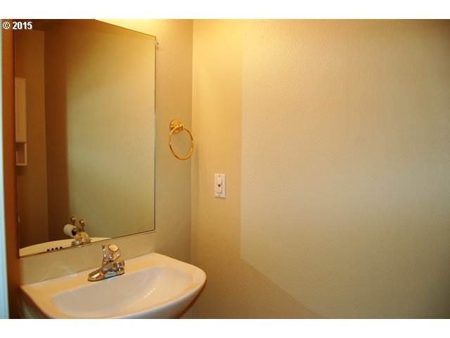 18730 Southwest Boones Ferry Road Tualatin, OR 97062 - Photo 12 of 24 Bathroom