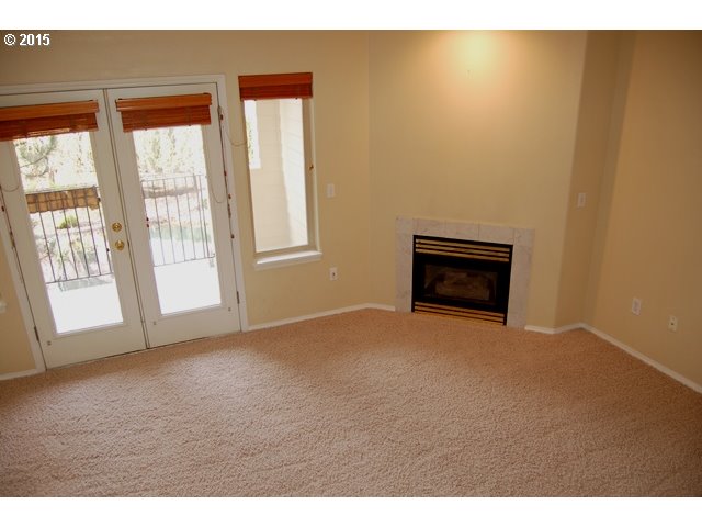 18730 Southwest Boones Ferry Road Tualatin, OR 97062 - Photo 10 of 24 Family Room