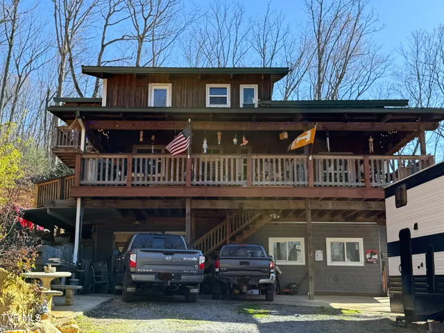 $839,900 | 180 Grand Country Drive, Cosby, TN 37722