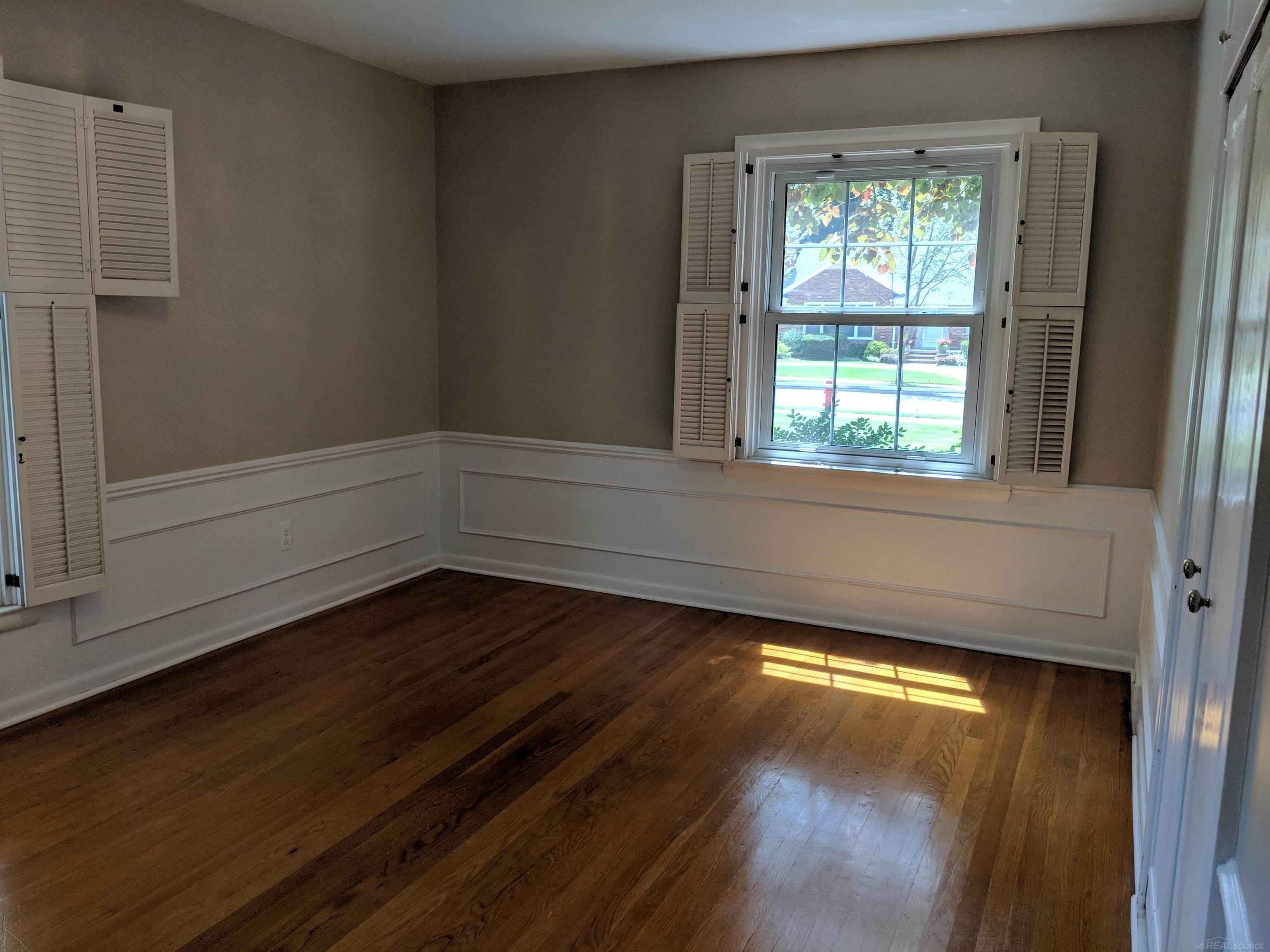 644 Cadieux Road Grosse Pointe, MI 48230 - Photo 8 of 22 50121616-7.JPG