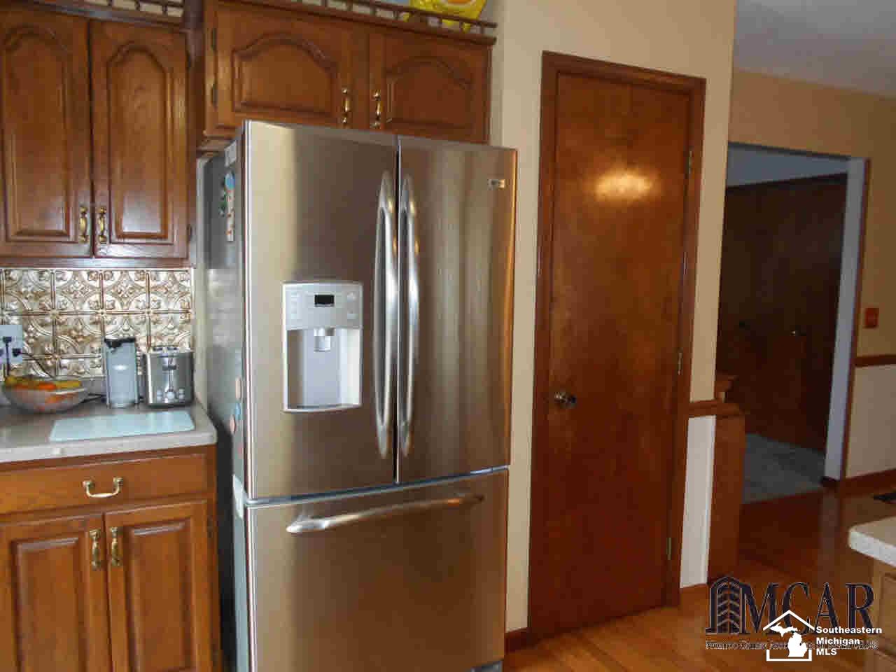 1225 Rutledge Drive Temperance, MI 48182 - Photo 8 of 24 21289909-7.JPG