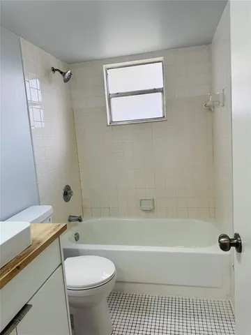 $1,950 | 313 Gardens Drive, Unit 104, Pompano Beach, FL 33069