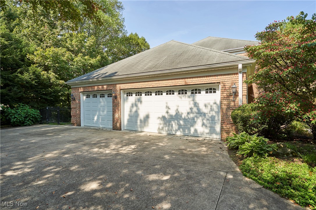 1064 Rambling Way Akron, OH 44333 - Photo 37 of 46