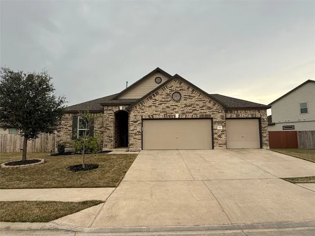 $2,300 | 149 Alpine Street, Georgetown, TX 78628