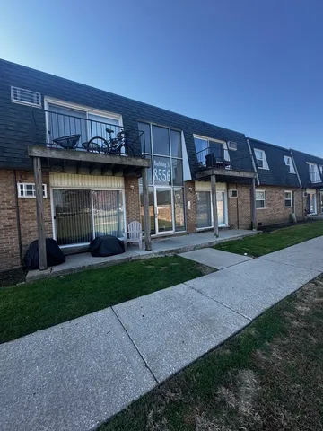 a view of a back yard