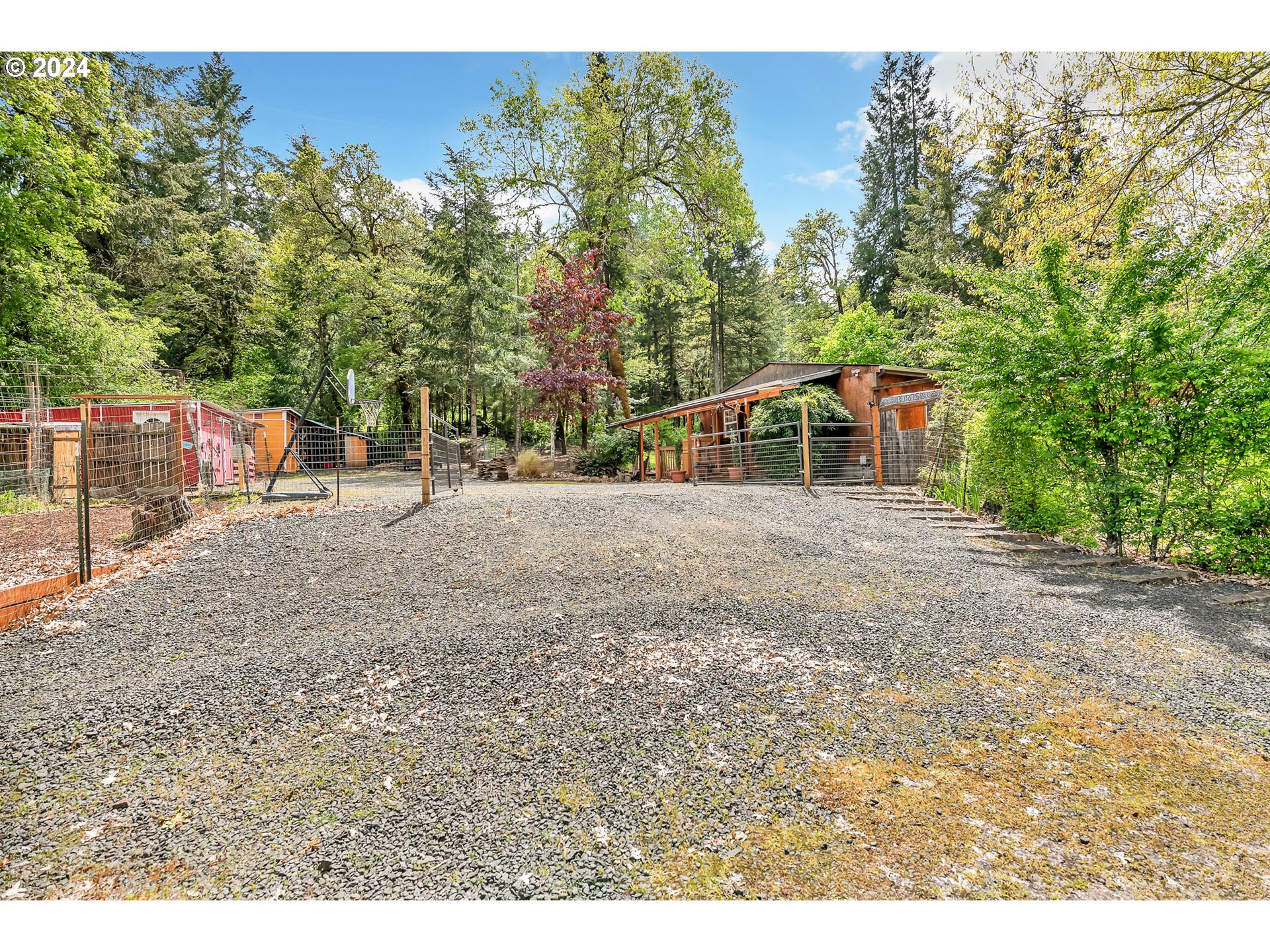 29510 Simmons Road Eugene, OR 97405 - Photo 12 of 47 Gallery Image 12