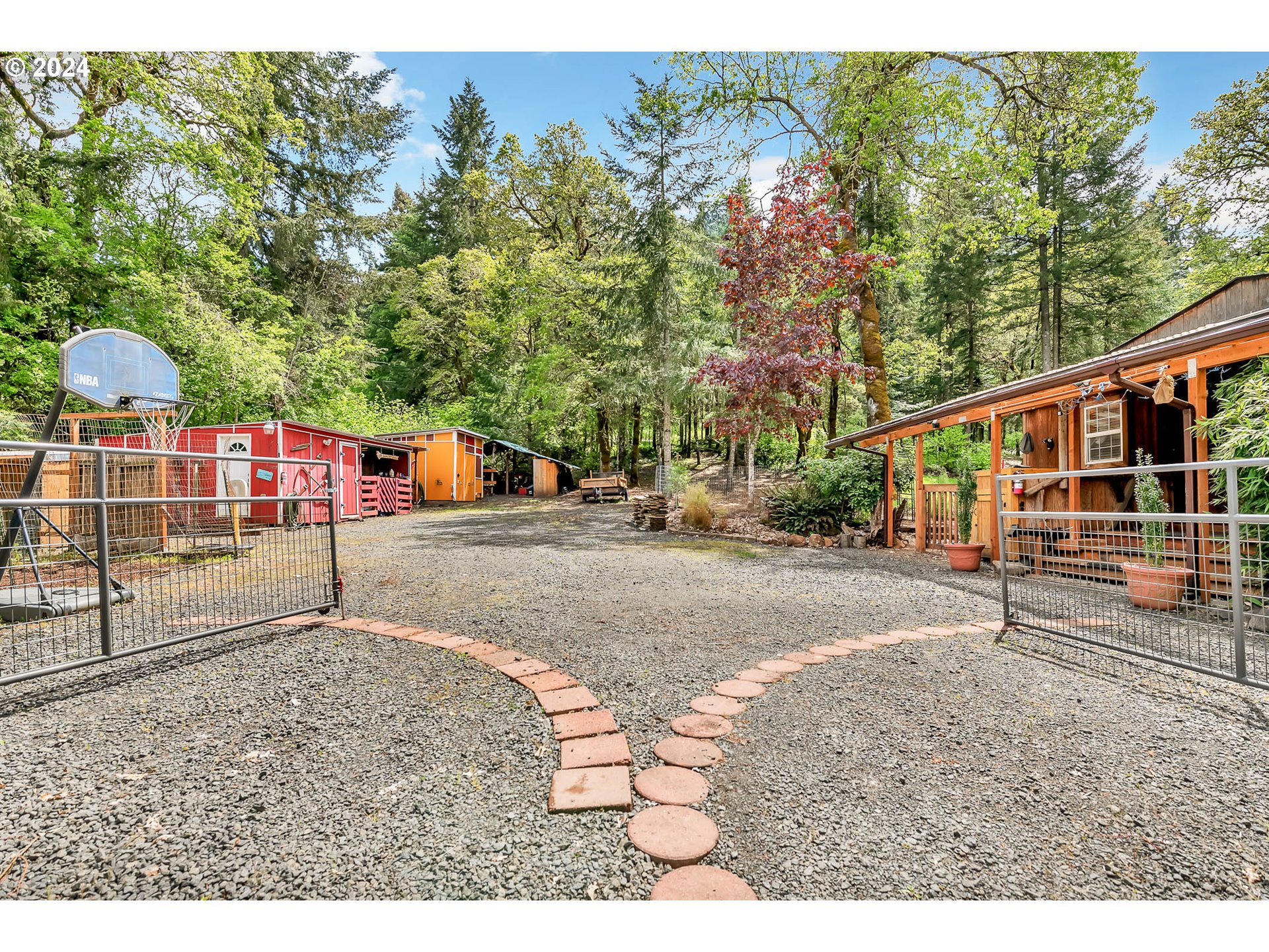 29510 Simmons Road Eugene, OR 97405 - Photo 13 of 47 Gallery Image 13