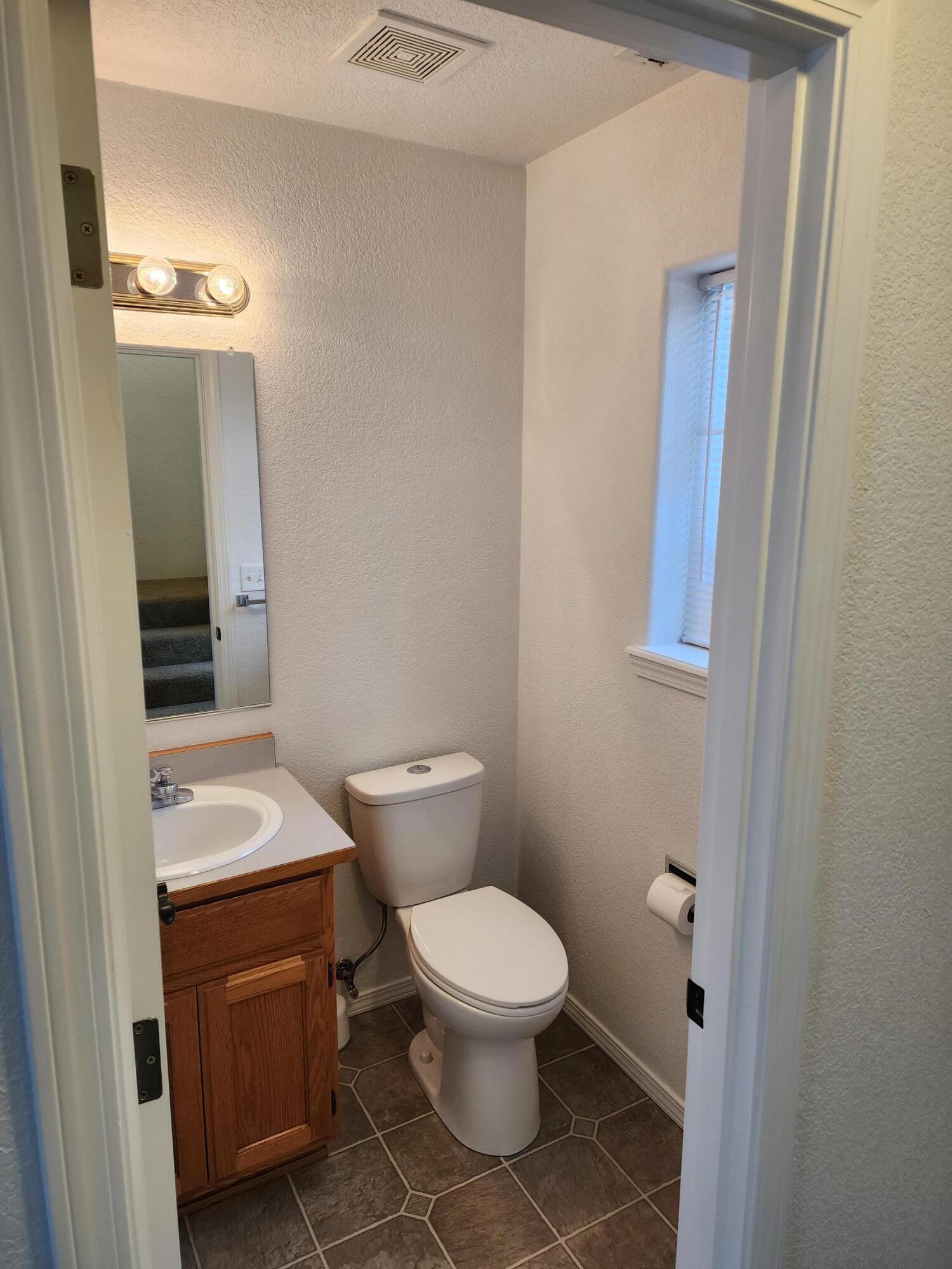 1449 Dowell Road Grants Pass, OR 97527 - Photo 9 of 19 Half Bathroom