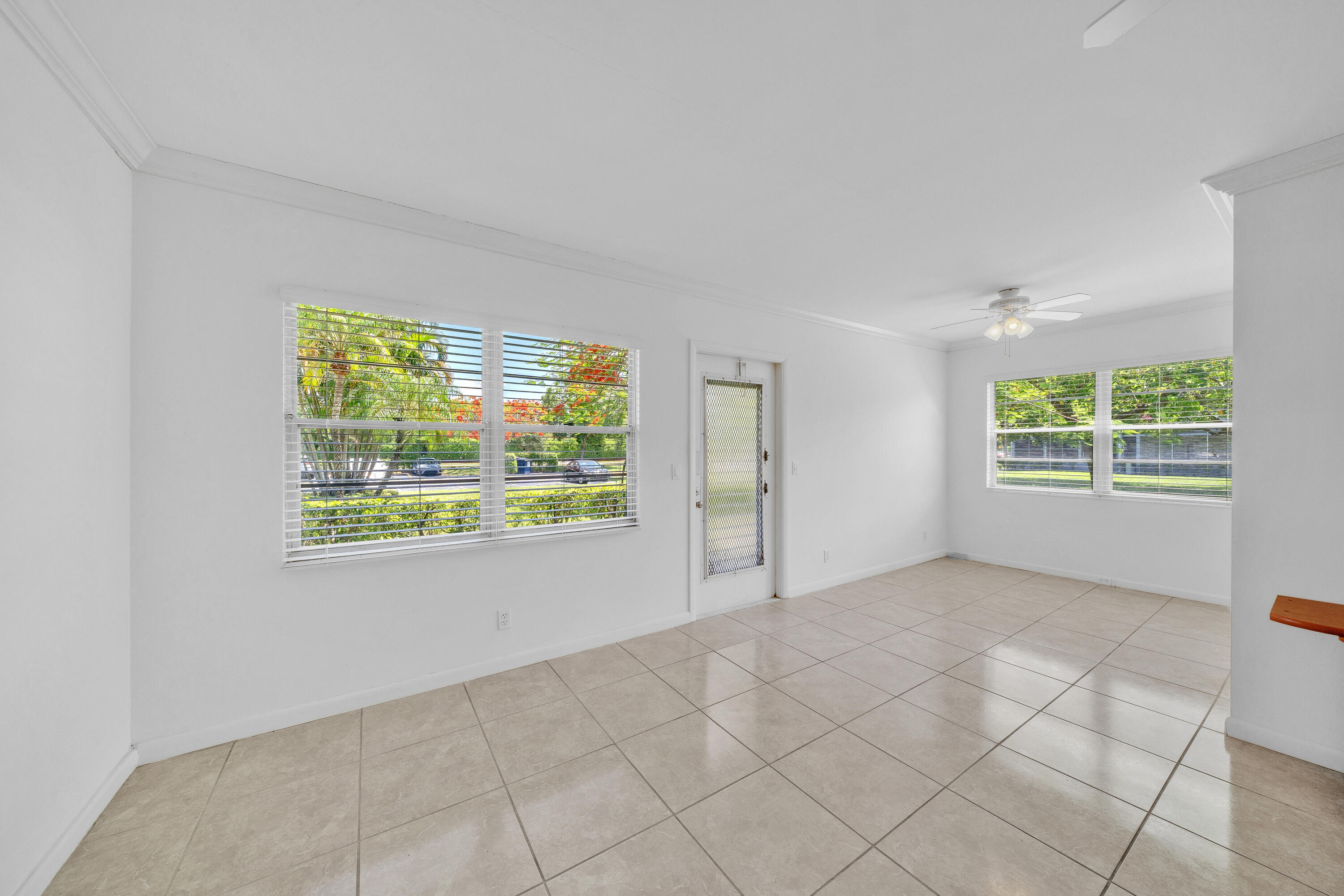 169 Suffolk F Boca Raton, FL 33434 - Photo 14 of 39 14 Living Area (2)